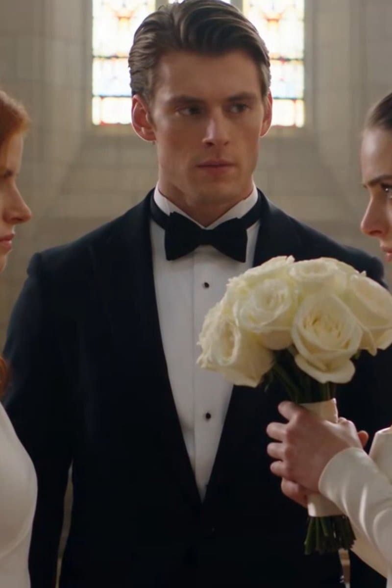 My Sister Stole My Fiancé at My Wedding—Then I Asked the Officiant to Marry Me